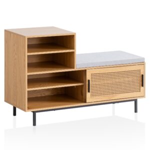 Bænk i egetræ med skohylder og skydedør med rattanflet